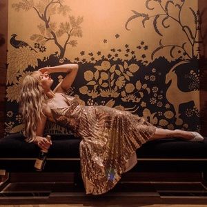 Lulu's Dresses - Lulus Rose Gold Sequin Pleated Midi Dress Lulu's Dresses - Lulus Rose Gold Sequin Pleated Midi Dress